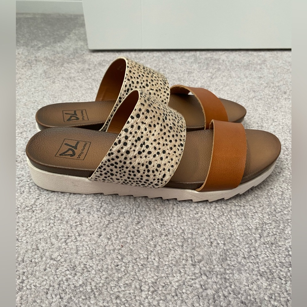 Dirty Laundry Coastline Cheetah Sandal Size 7.5
